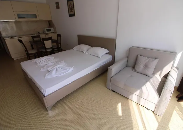 Menada Sunny Plaza شقة