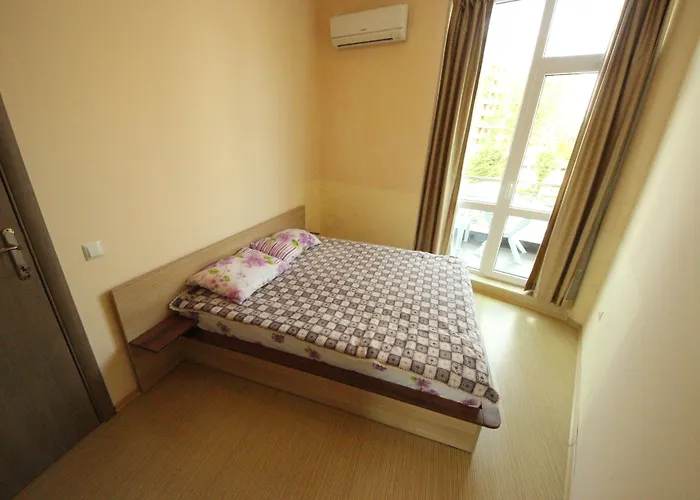 Menada Sunny Plaza شقة