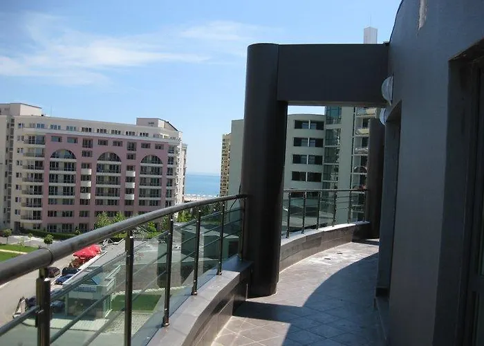 Menada Sunny Plaza ساني بيتش