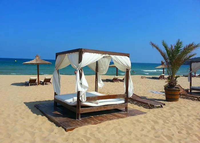 Menada Sunny Plaza شقة