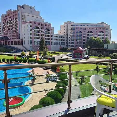 Menada Sunny Plaza *