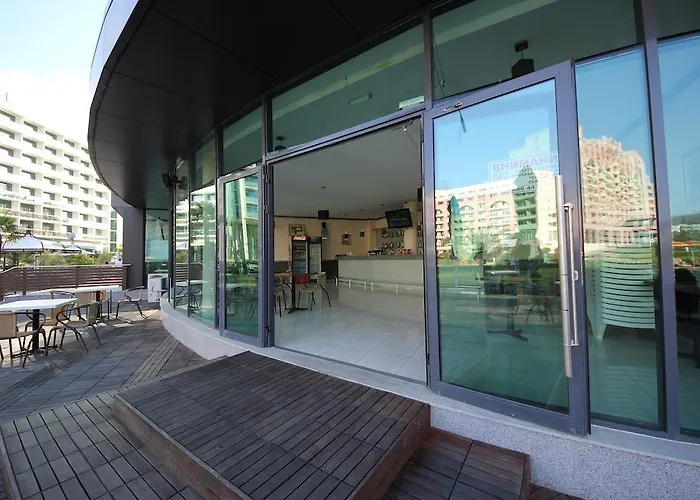 Menada Sunny Plaza *