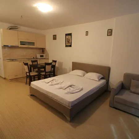 Menada Sunny Plaza Apartment *