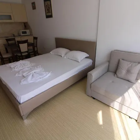Menada Sunny Plaza Apartment