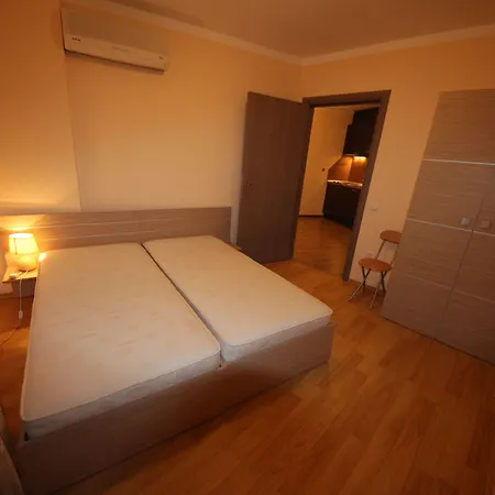 Menada Sunny Plaza ساني بيتش