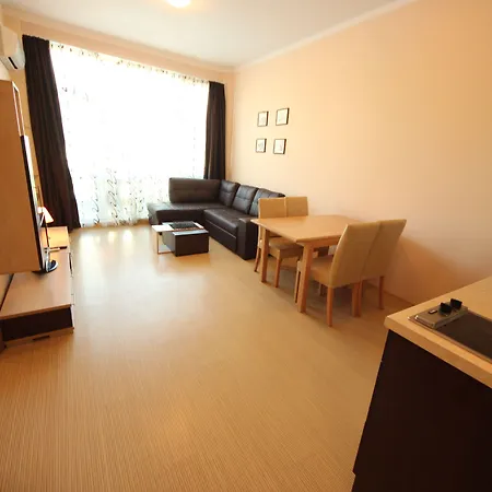 Menada Sunny Plaza * ساني بيتش