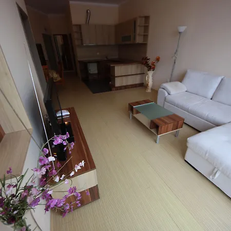 Menada Sunny Plaza * ساني بيتش